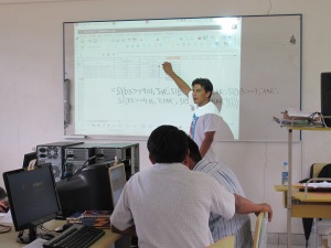 Juan teaching a Microsoft Excel workshop on formulas.